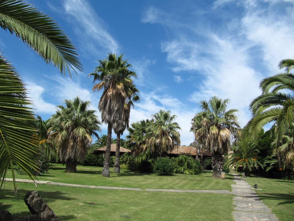 Hotel Costa Dei Fiori Santa Margherita di Pula Luaran gambar